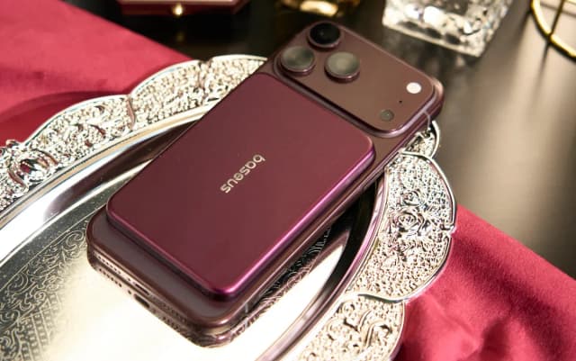 Phụ kiện màu dark cherry lộ diện đón đầu iphone 18 pro