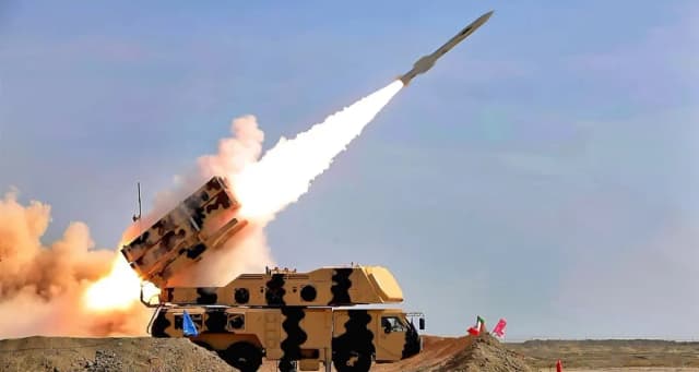 Sức mạnh tên lửa 9-Dey vòng phòng thủ cuối cùng của Iran