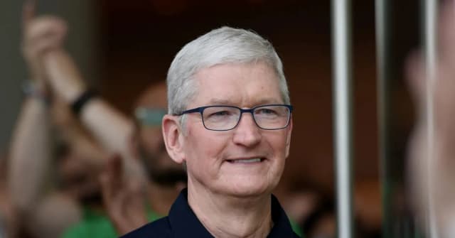 Hành trình 15 năm của Tim Cook và sự chuyển mình của Apple