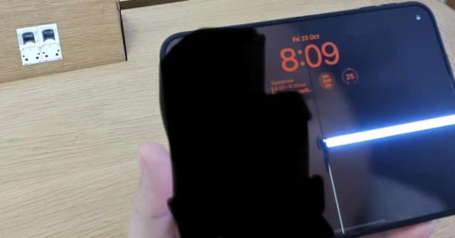 iPhone Duo nứt màn hình chỉ sau 6 giờ sử dụng?