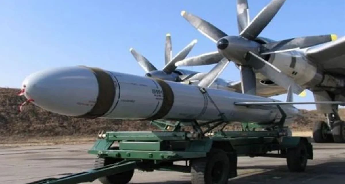 Khám phá công nghệ tàng hình và tầm bắn kỷ lục của tên lửa Kh-101