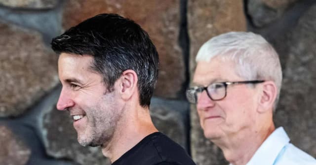 Lộ diện mức thù lao dự kiến của tân CEO Apple John Ternus