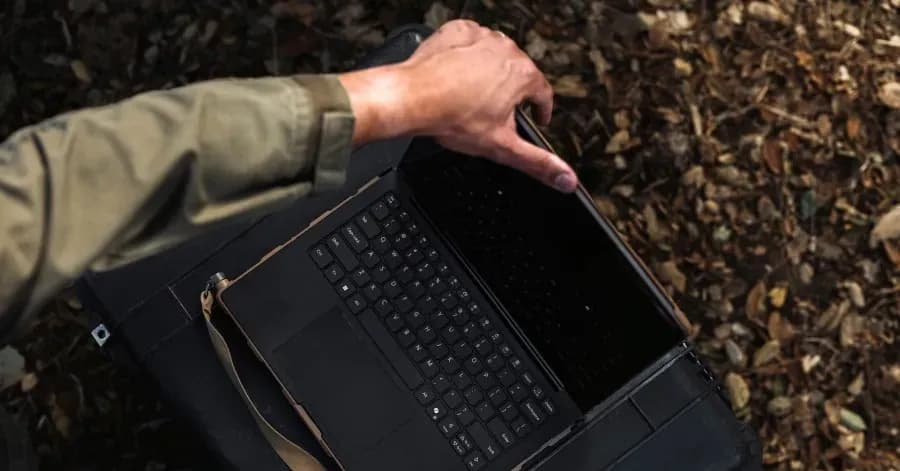 Mỹ phát triển laptop siêu bền bỉ với 90% linh kiện sản xuất trong nước