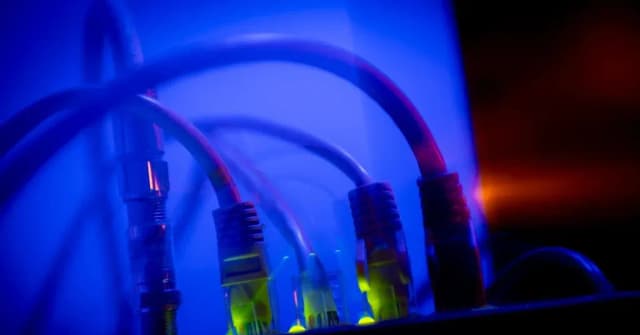 Phát hiện cửa hậu nguy hiểm trên router Trung Quốc sản xuất
