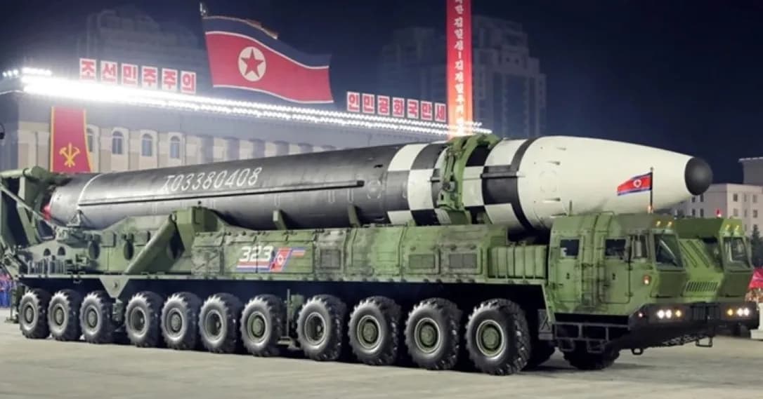 Tên lửa Hwasong-17 sở hữu công nghệ MIRV với tầm bắn lên tới 15.000 km