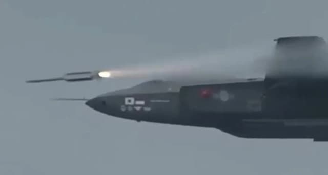 Tiêm kích KF-21 Hàn Quốc vươn mình trở thành sát thủ đa nhiệm