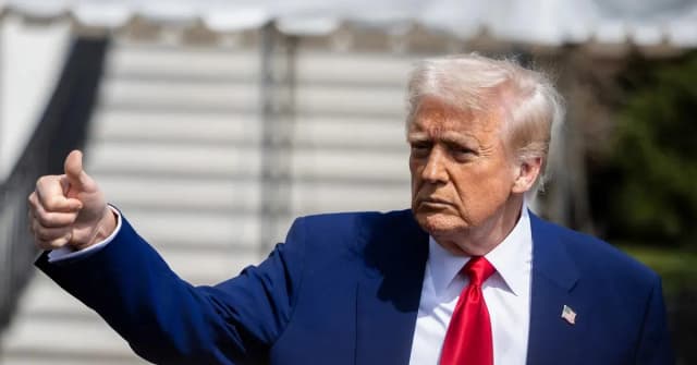 Tổng thống Trump đề xuất cấm cụm từ trí tuệ nhân tạo và thay bằng siêu trí tuệ