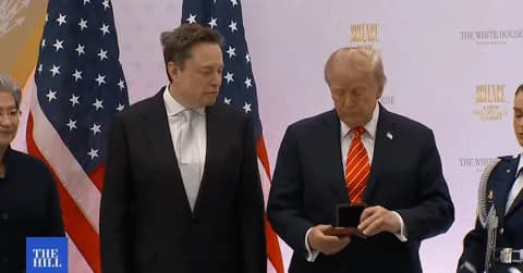 Tổng thống Trump trao huân chương vinh danh các tượng đài công nghệ Mỹ