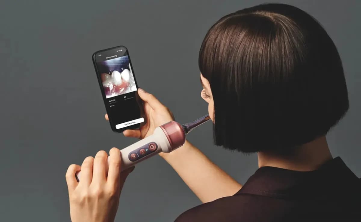 Trải nghiệm bàn chải đánh răng tích hợp camera AI giá 500 USD của Dyson