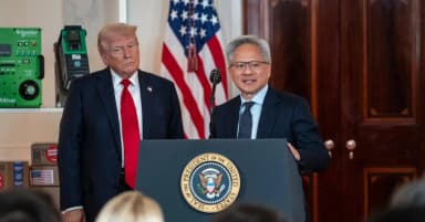 Tỷ phú bán dẫn Jensen Huang trở thành đồng minh chiến lược của Tổng thống Trump